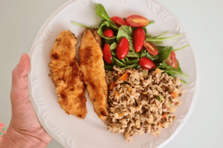 Assiette stable composée de protéines, fibres et glucides accompagnés pour stabiliser la glycémie