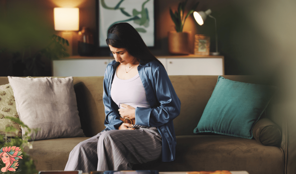 Femme ressentant une douleur abdominale liée à un cycle menstruel irrégulier ou à des règles douloureuses