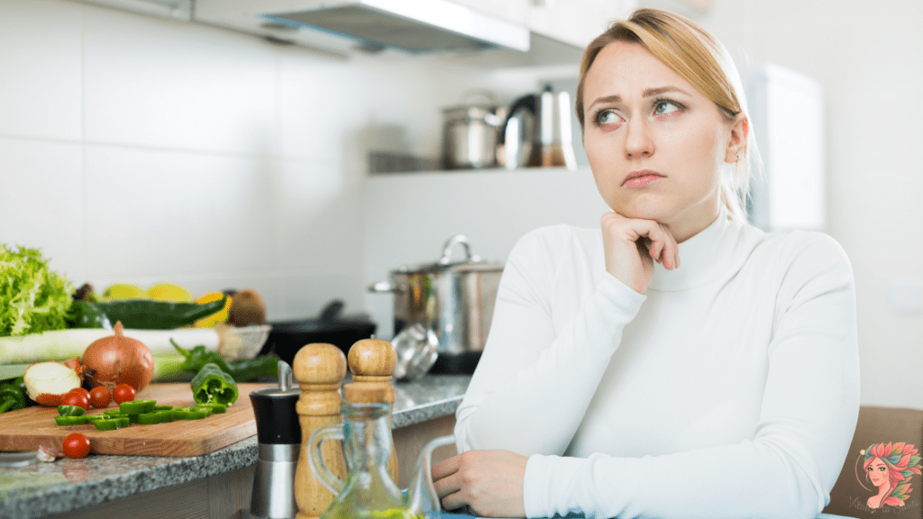 Femme devant des aliments sains, fatiguée et hésitante, signe possible de glycémie instable
